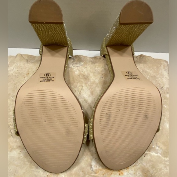Sz 9 M Delicious Shiner Gold Shimmer Strappy Open Toe Sandal Block High Heels - Picture 11 of 15